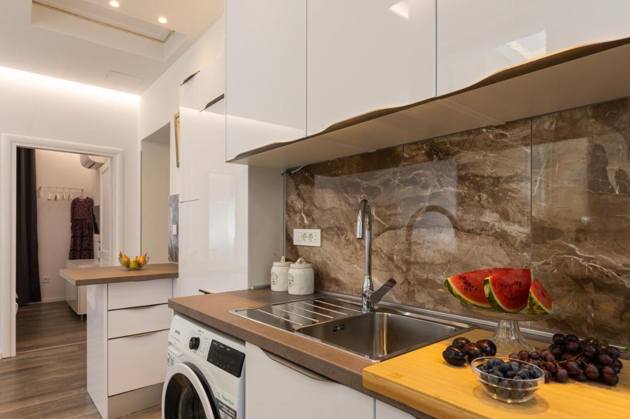 D Place Apartment
