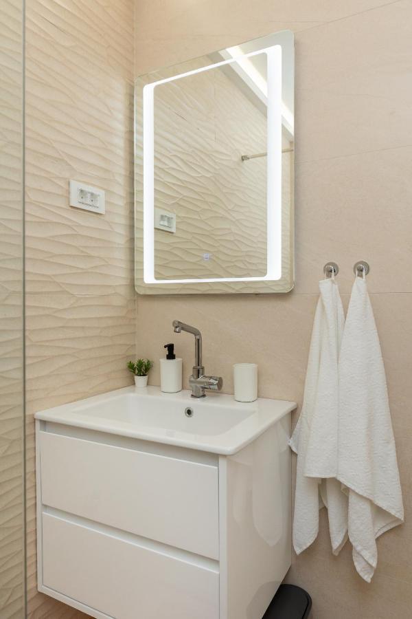 D Place Apartment *