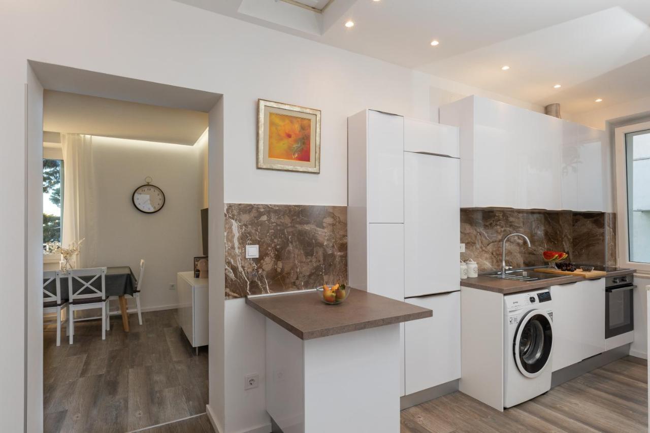 Apartment D Place